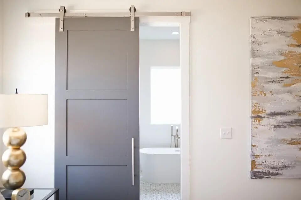 Плъзгаща врата за баня